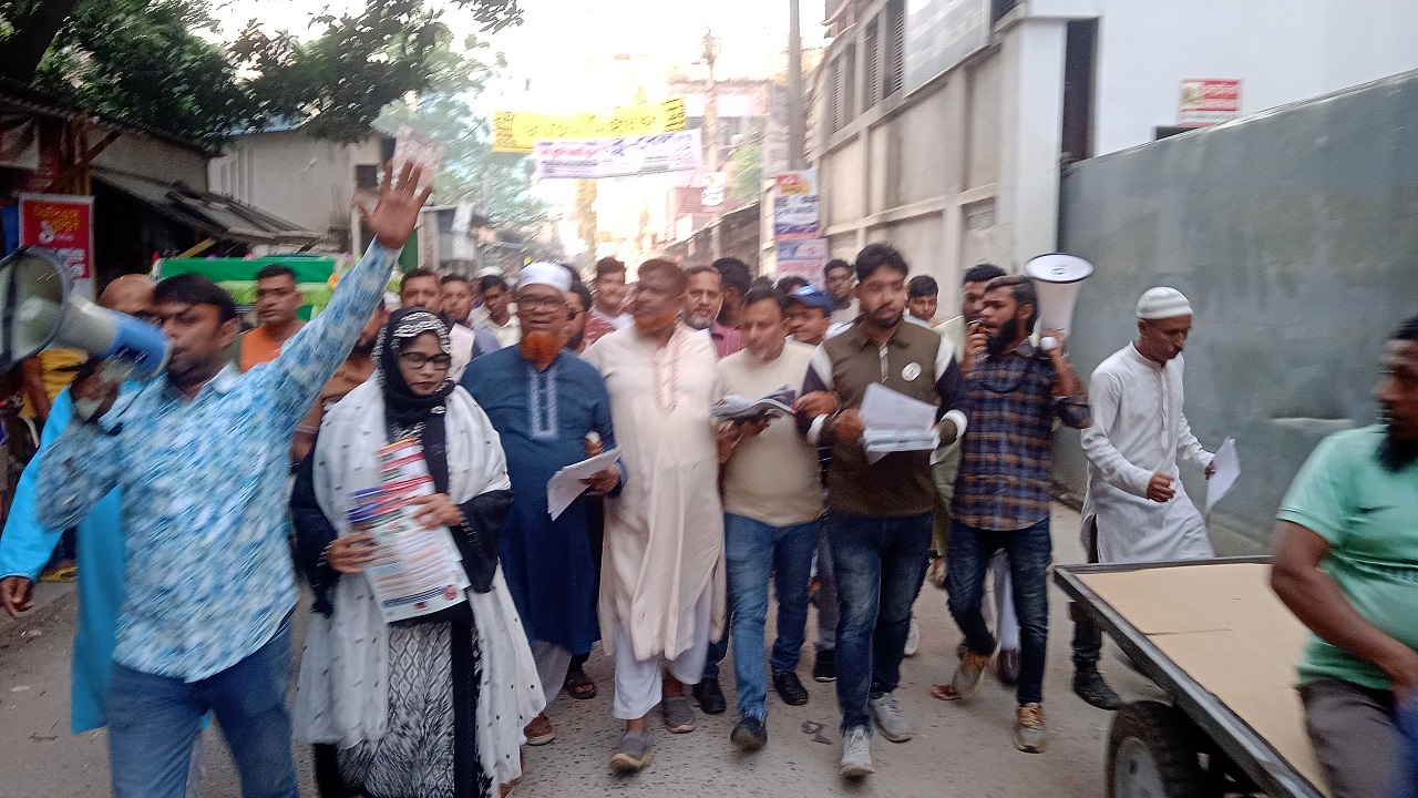 সাভারে ধানের শীষের পক্ষে বিএনপি’র নেতাকর্মীদের গণসংযোগ