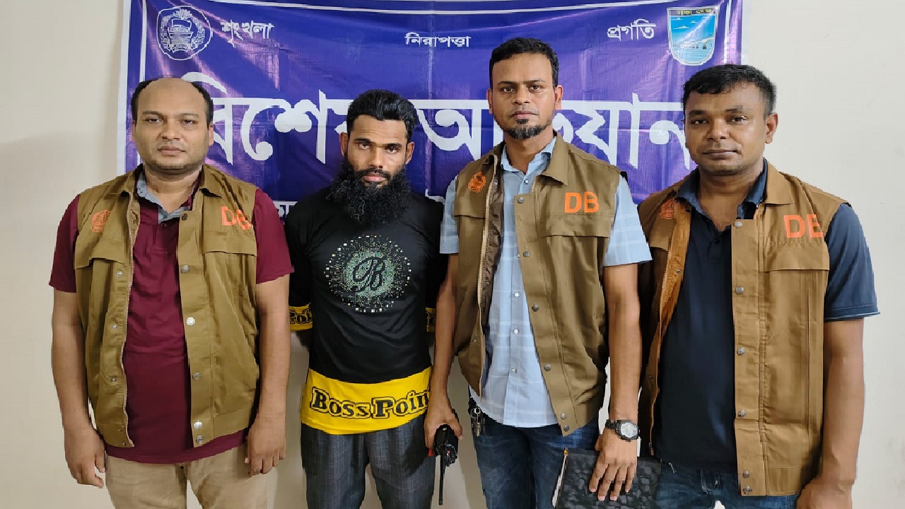 সাভারে বিপুল পরিমাণ টিসিবি পণ্যসহ ট্রাক জব্দ, ড্রাইভার গ্রেফতার