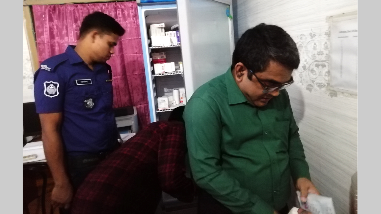 অভিযান পরিচালনা করেন জেলা কার্যালয়ের সহকারী পরিচালক মামুনুল হাসান