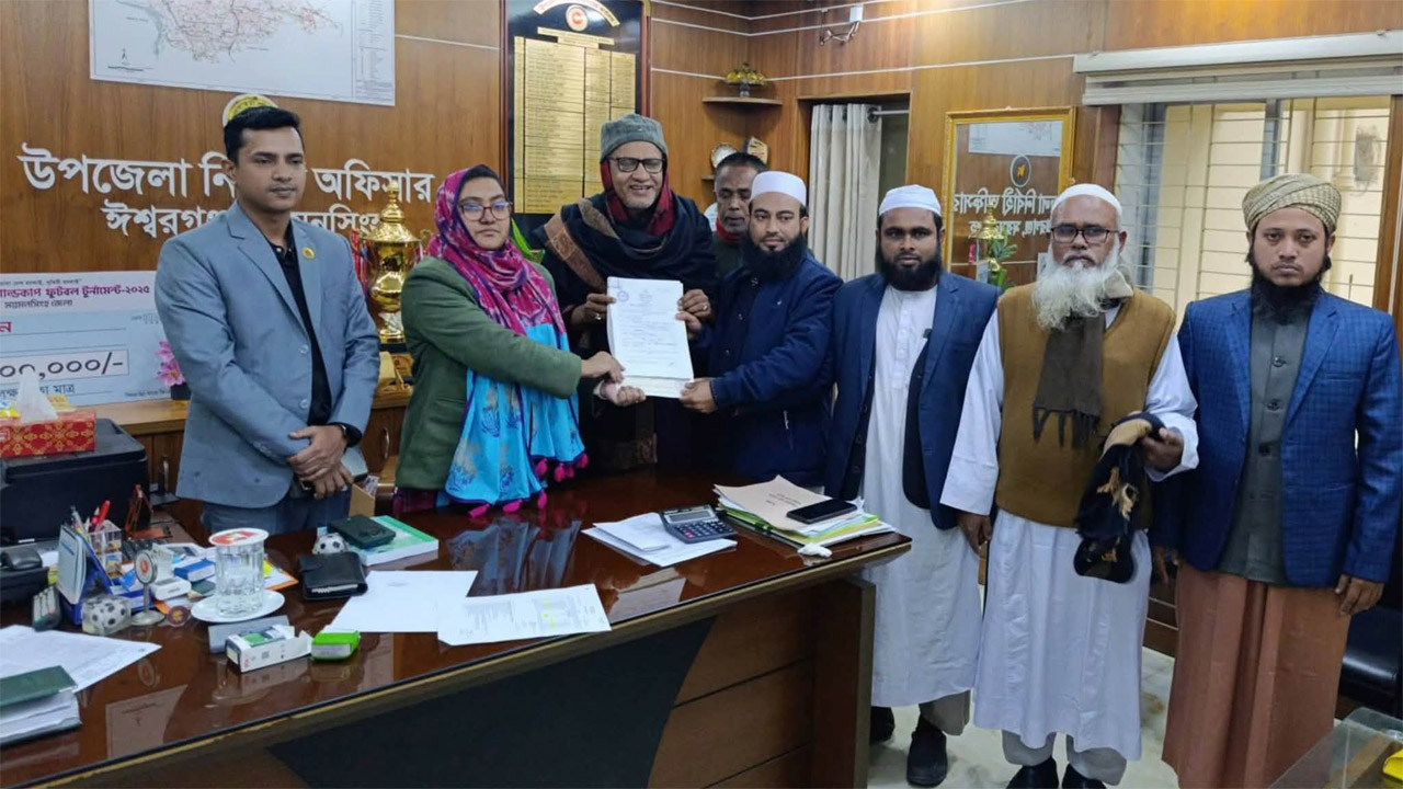 মনোনয়নপত্র জমা দিচ্ছেন শাহ্ নূরুল কবীর শাহীন