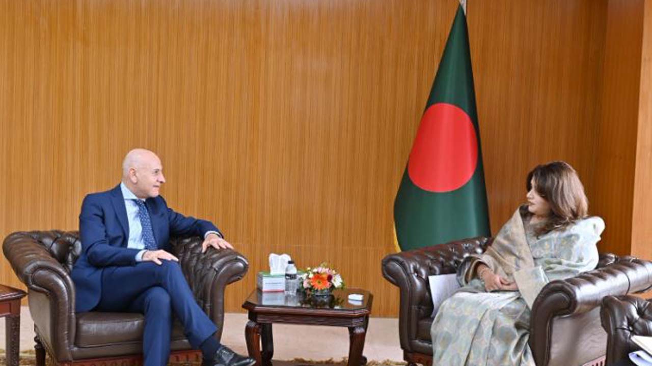পররাষ্ট্র প্রতিমন্ত্রী শামা ওবায়েদের সাথে বাংলাদেশে ইতালির রাষ্ট্রদূত অ্যান্টোনিও আলেসান্দ্রো সাক্ষাৎ করেছেন
