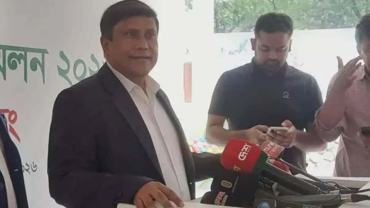 প্রতিরক্ষা মন্ত্রণালয় এবং সশস্ত্র বাহিনী বিভাগের উপদেষ্টা ব্রিগেডিয়ার জেনারেল (অব.) ড. এ কে এম শামছুল ইসলাম