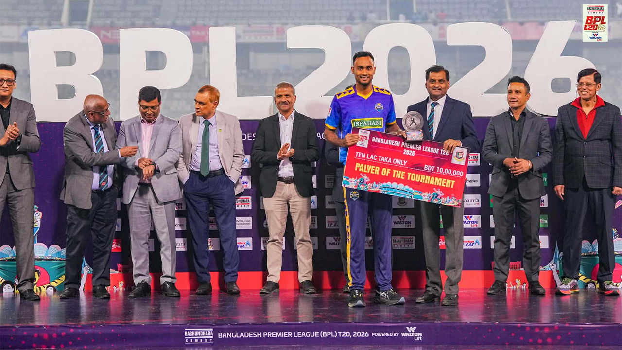 এবারের বিপিএলে টুর্নামেন্ট সেরা ও সর্বোচ্চ উইকেট-শিকারি হয়েছেন শরিফুল ইসলাম