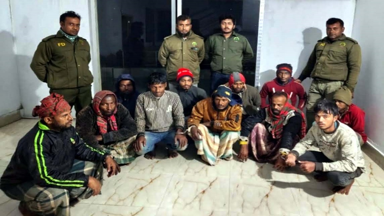 সুন্দরবনের অভয়ারণ্যে মাছ ধরার অপরাধে ১১ জেলে আটক