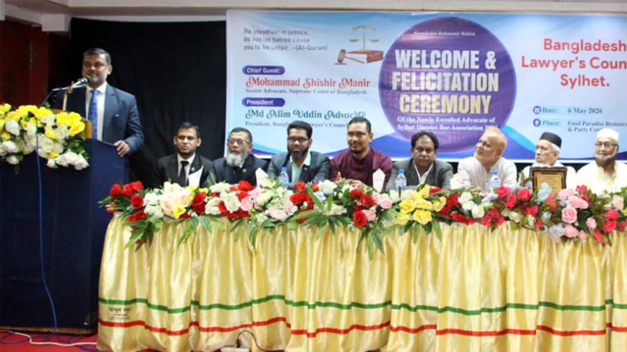বক্তব্য রাখছেন অ্যাডভোকেট মোহাম্মদ শিশির মনির