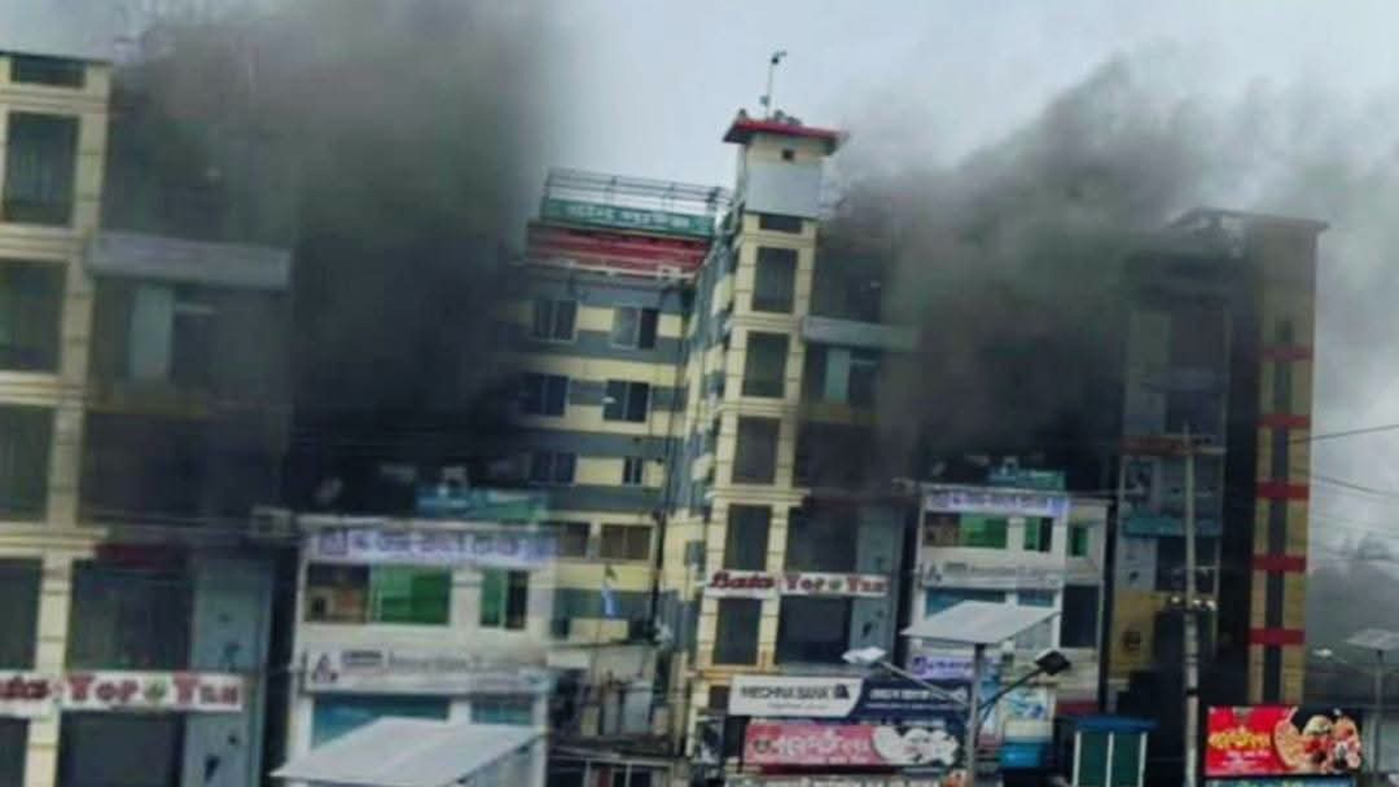 সোনারগাঁয়ে আল মদিনা শপিংমলে আগুন