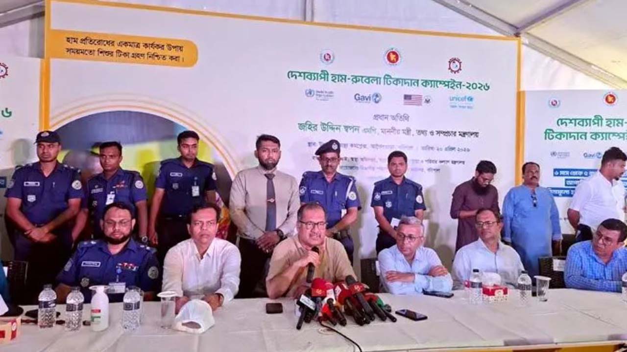 অনুষ্ঠানে বক্তব্য রাখছেন তথ্যমন্ত্রী এম জহির উদ্দিন স্বপন