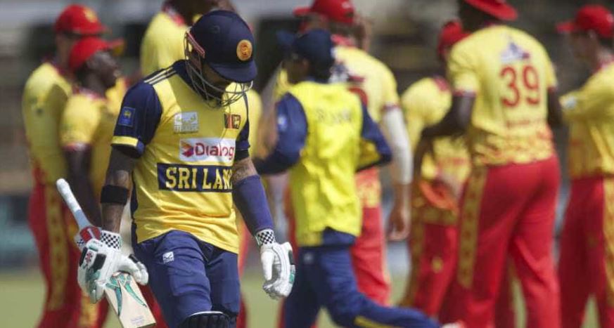 ছোট লক্ষ্যে ব্যাটিংয়ে নেমে শুরুতে ধাক্কা খায় জিম্বাবুয়ে