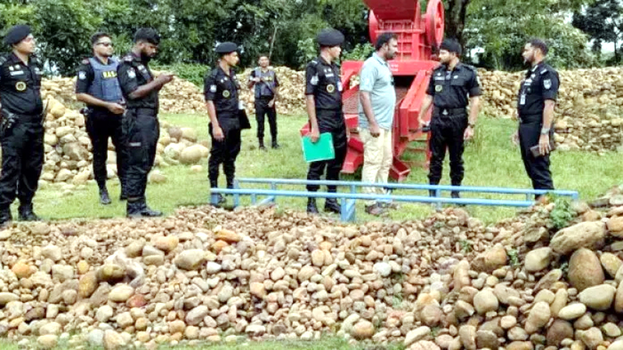 মাটির নিচ থেকে লক্ষাধিক ঘনফুট পাথর উদ্ধার