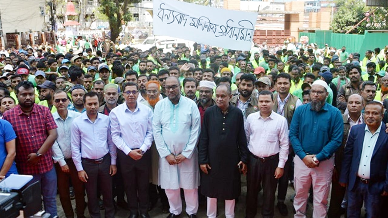 প্রধানমন্ত্রীর অনুদানের অর্থ বিতরণ অনুষ্ঠানে সিসিক প্রশাসকসহ অন্যরা
