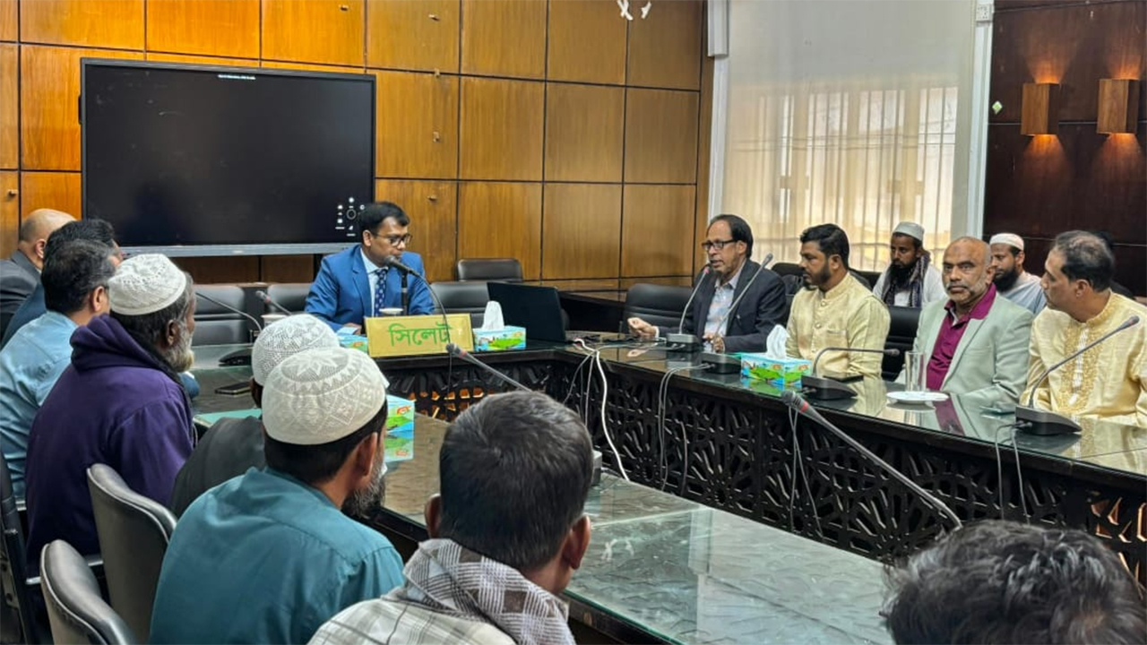 জেলা প্রশাসকের সাথে বৈঠক