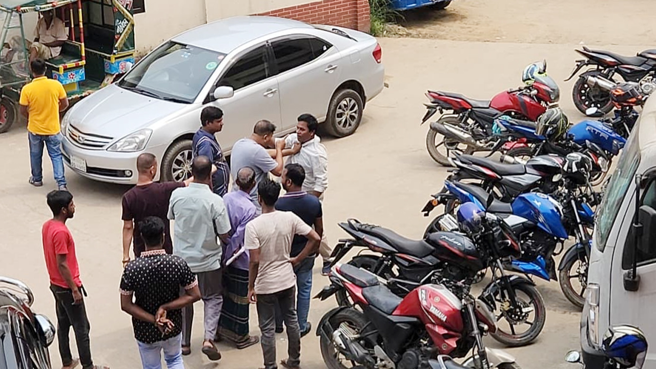 কালিয়াকৈরে বিএনপির দু’পক্ষের মধ্যে হাতাহাতি