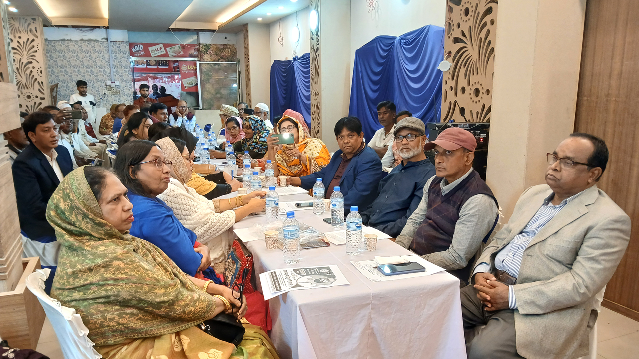 সুষ্ঠু নির্বাচন ও গণতান্ত্রিক উত্তরণে সুজন’র গোল টেবিল বৈঠক