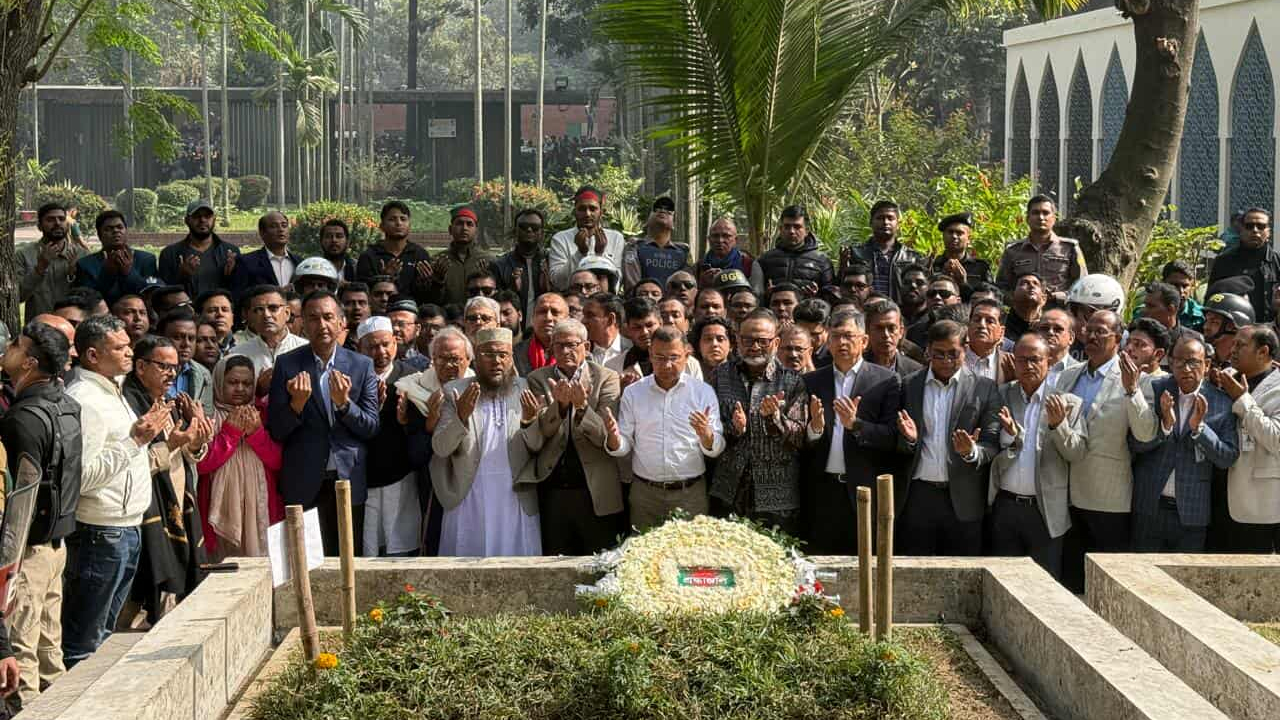 ওসমান হাদির কবর জিয়ারতে তারেক রহমান