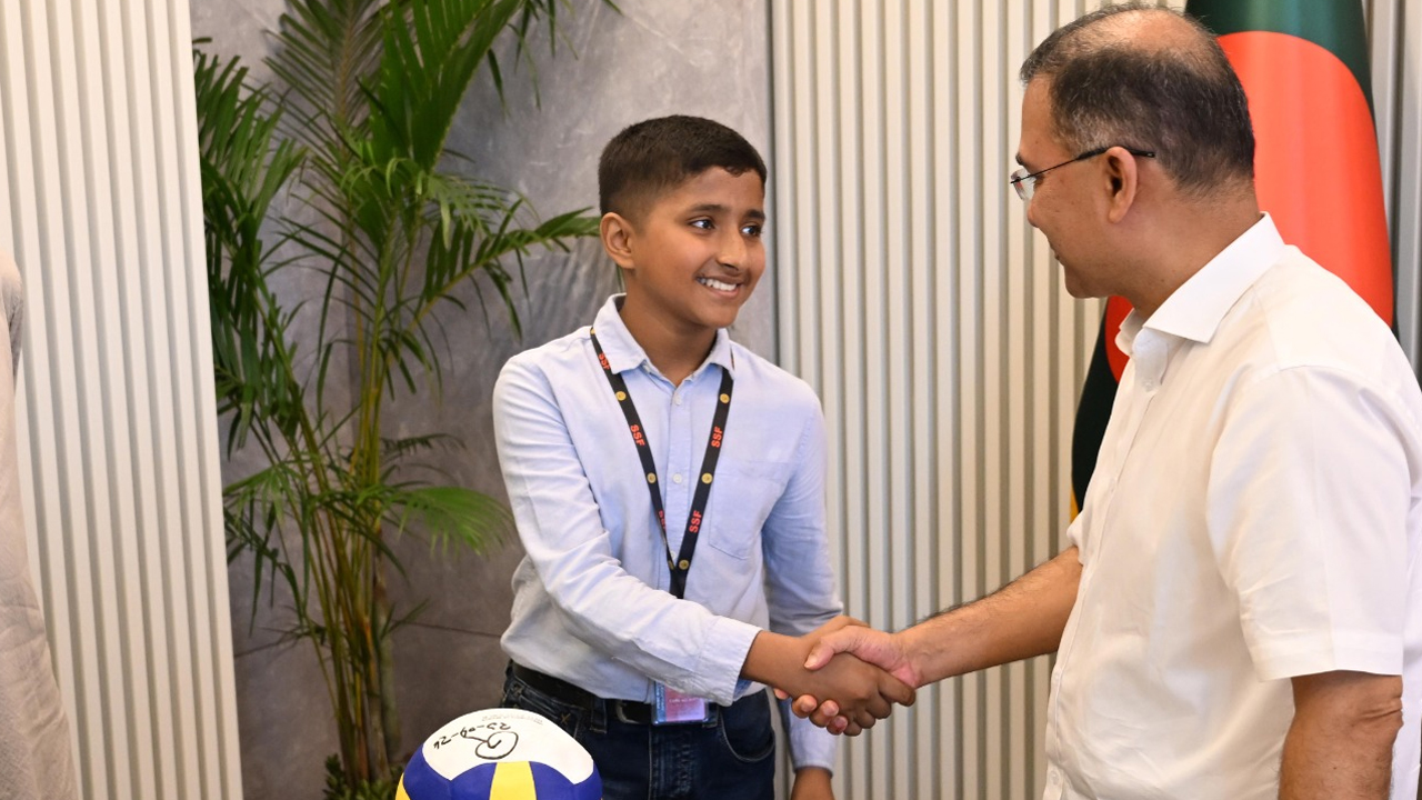 প্রধানমন্ত্রী তারেক রহমানের সাথে তাহসিন আব্দুল্লাহ