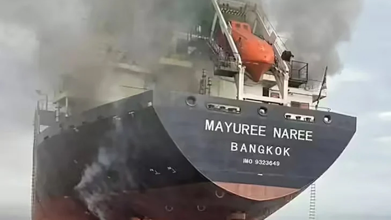 থাই পতাকাবাহী বাল্ক ক্যারিয়ার ‘মায়ুরি নারি’ জাহাজ