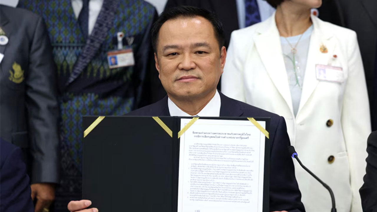 ধনাঢ্য ব্যবসায়ী অনুতিন চার্নভিরাকুল