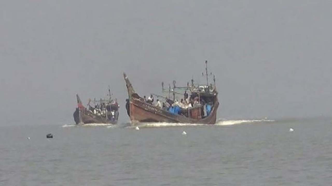 বঙ্গোপসাগরে ট্রলারে ডাকাতি