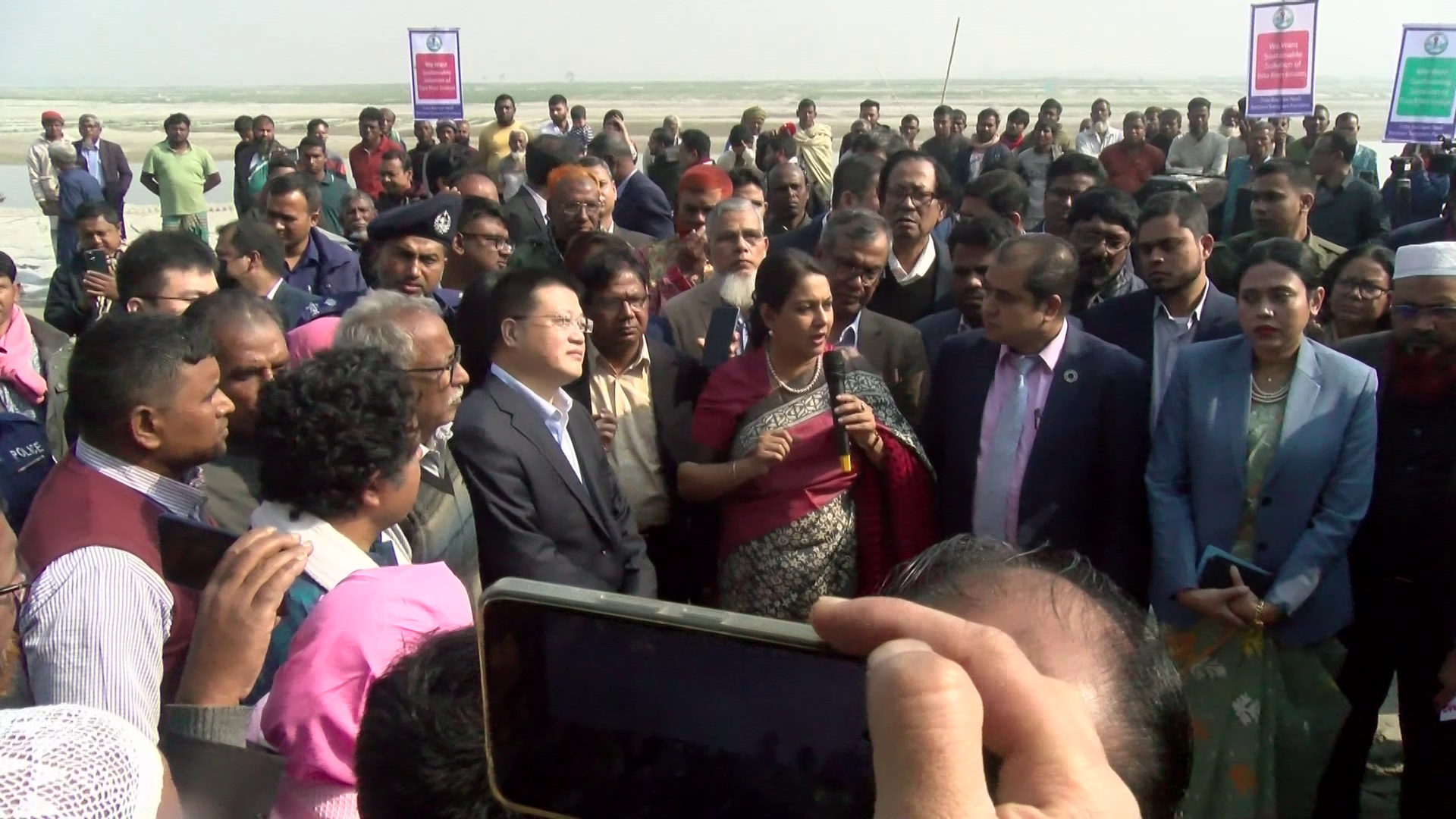 তিস্তাপাড়ে চীনা রাষ্ট্রদূত ইয়াও ওয়েনকে নিয়ে পানি সম্পদ উপদেষ্টা সৈয়দা রিজওয়ানা হাসান