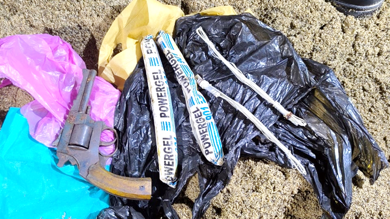 বিদেশী রিভলভার ও বিস্ফোরক উদ্ধার