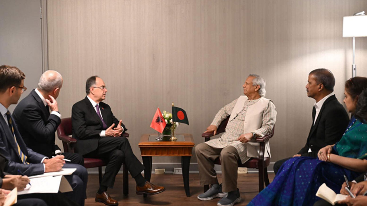 প্রধান উপদেষ্টা ড. ইউনূসের সাথে বৈঠকে আলবেনিয়ার প্রেসিডেন্ট বাজরাম বেগাজ