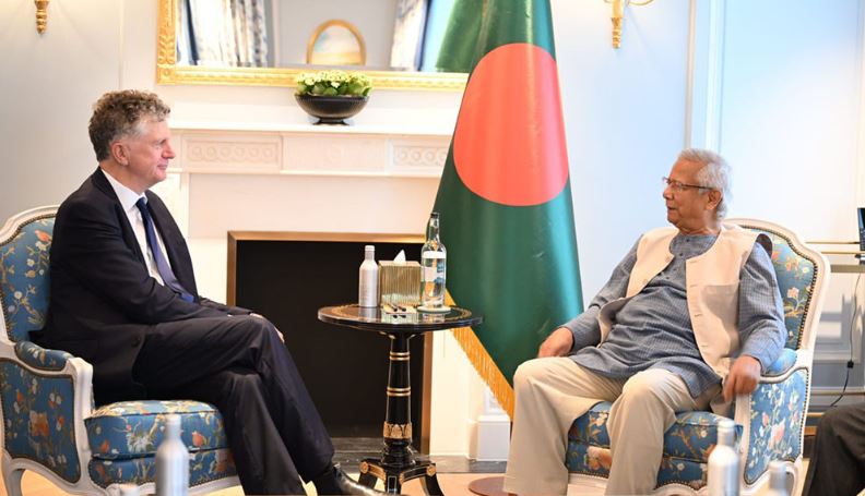 যুক্তরাজ্যের জাতীয় নিরাপত্তা উপদেষ্টা জনাথন পাওয়েলের সাথে বৈঠক করছেন ড. ইউনূস